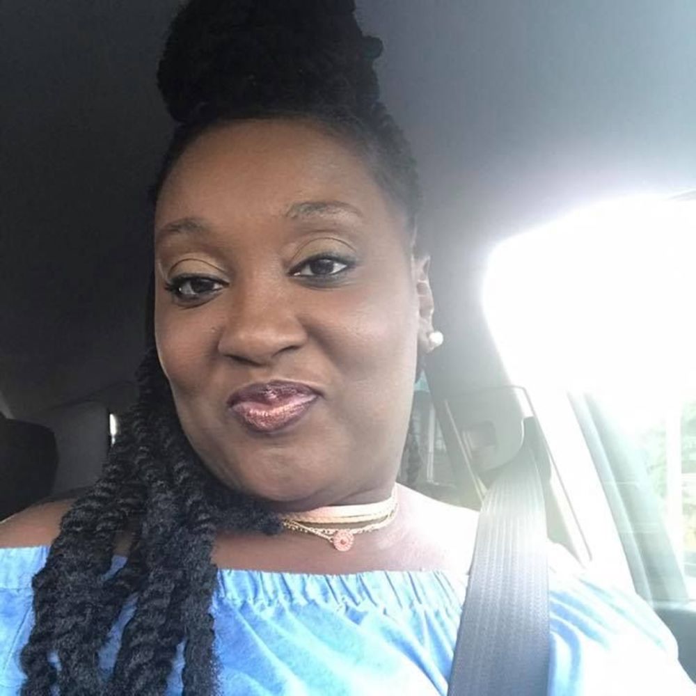 Meet your Posher, Latia